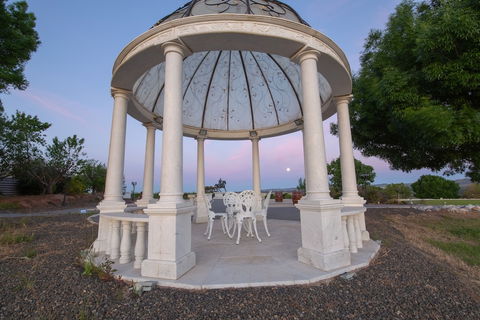 1837 Barossa Luxury Cottages Lyndoch SA - Mackay Tourism 4