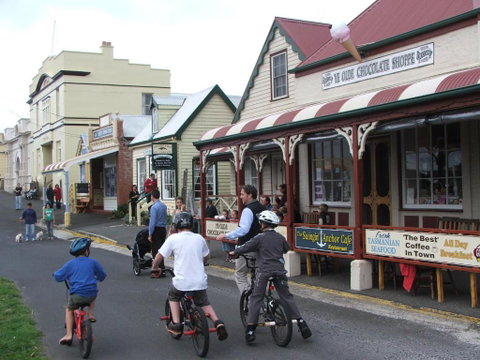 Ellies Cottages - Mackay Tourism 2