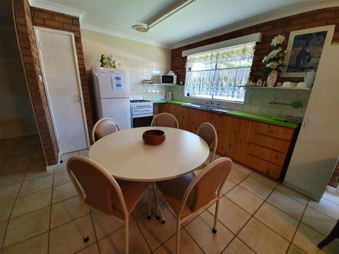 Ocean Beach Chalet 15 - Mackay Tourism 5