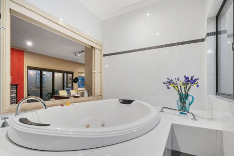 About Time Retreats Studio Seven - Mackay Tourism 2