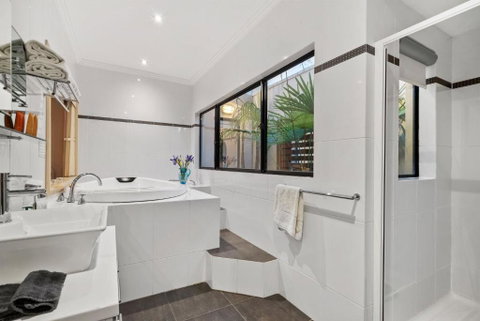About Time Retreats Studio Seven - Mackay Tourism 6