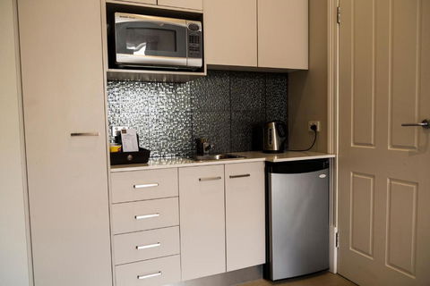 Simmers Serviced Apartments - Mackay Tourism 1