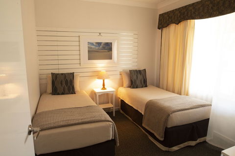 Pemberton Lodge - Mackay Tourism 6