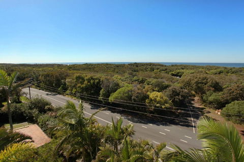 Unit 4 Coolum Sands Apartments 34 First Avenue Coolum Beach 400 BOND LINEN SUPPLIED - Mackay Tourism 3