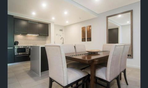Sea Temple Luxury Penthouse & King Spa Studio Apartments - Mackay Tourism 6