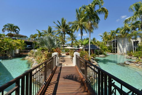 Sea Temple Luxury Penthouse & King Spa Studio Apartments - Mackay Tourism 1