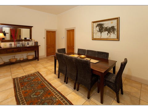 Fairholme Townhouse - Mackay Tourism 4
