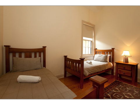 Fairholme Townhouse - Mackay Tourism 1