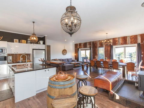 Oak & Barrel / 7 Twynam Street - Mackay Tourism 4