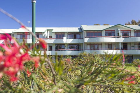 Fathoms 6 Mollymook - Mackay Tourism 1