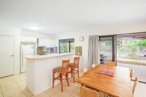 18 Naiad Court Rainbow Shores Modern Beach House Walk To Beach - Mackay Tourism 4