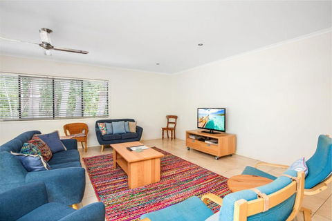 18 Naiad Court Rainbow Shores Modern Beach House Walk To Beach - Mackay Tourism 5