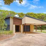 18 Naiad Court Rainbow Shores Modern Beach House Walk To Beach - Mackay Tourism 0