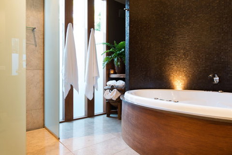 Hepburn Spa Pavilions - Mackay Tourism 1