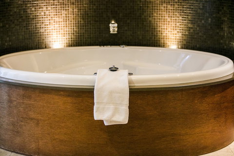 Hepburn Spa Pavilions - Mackay Tourism 5