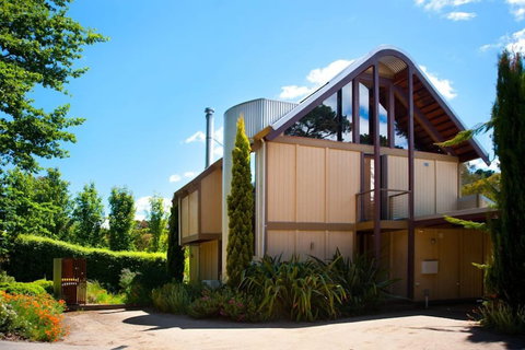 Hepburn Spa Pavilions - Mackay Tourism 0