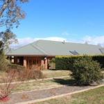 Gundaroo Manor Bed & Breakfast - Mackay Tourism 0