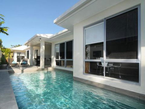 BEACH RETREAT At PALM COVE - Mackay Tourism 6