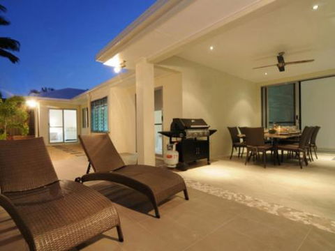 BEACH RETREAT At PALM COVE - Mackay Tourism 1