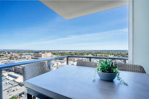 A Cut Above The West Pool Rooftop Bar Gym Wifi - Mackay Tourism 1