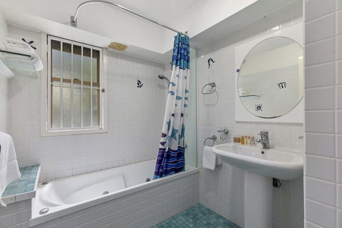 Hop Skip Jump Away From Hastings Unit 6 Descola 6 Noosa Drive - Mackay Tourism 3