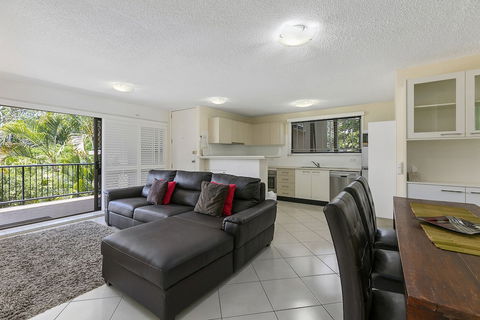 Hop Skip Jump Away From Hastings Unit 6 Descola 6 Noosa Drive - Mackay Tourism 1
