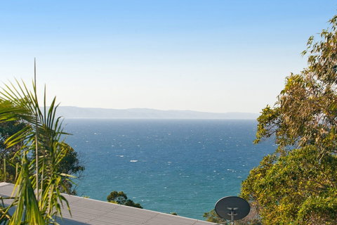 Ocean Views Luxury Living In Noosa Heads Unit 2 / 13 Angler Street - Mackay Tourism 2