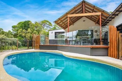 11 Naiad Court Rainbow Shores Fantastic Family Retreat Swimming Pool 200m To Beach Free Wi Fi - Mackay Tourism 1