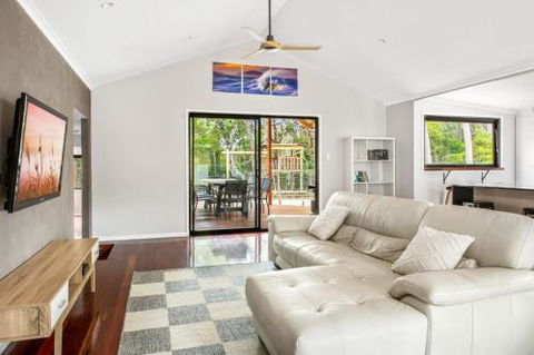 11 Naiad Court Rainbow Shores Fantastic Family Retreat Swimming Pool 200m To Beach Free Wi Fi - Mackay Tourism 3