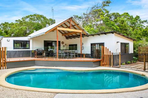 11 Naiad Court Rainbow Shores Fantastic Family Retreat Swimming Pool 200m To Beach Free Wi Fi - Mackay Tourism 0