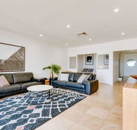 Sapphire Seas Beach House - Mackay Tourism