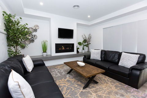 Two Ten Luxury CBD Accommodation - Mackay Tourism 1