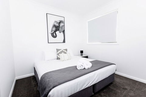 Two Ten Luxury CBD Accommodation - Mackay Tourism 3