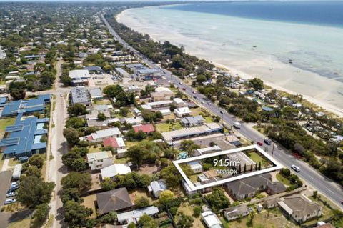Casual Beachin It Family Getaway With Bungalow On Beachfront - Mackay Tourism 4