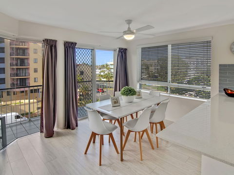 MAINSAIL8 - Mooloolaba Beach - Mackay Tourism 2