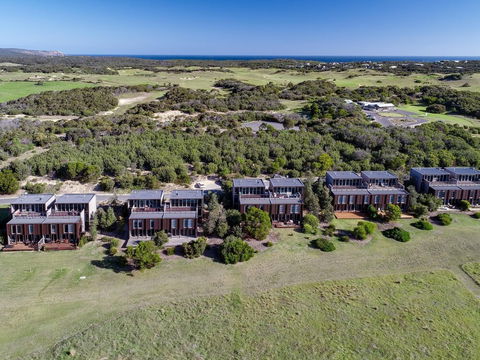 DREW Stay On St. Andrews Top Rated Golf Course - Mackay Tourism 3