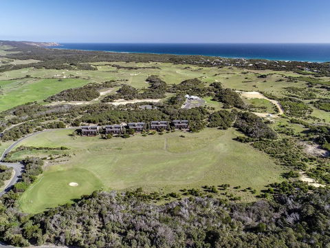 DREW Stay On St. Andrews Top Rated Golf Course - Mackay Tourism 2