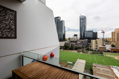 Sky 1 BDR South Yarra Apartment - Mackay Tourism 0