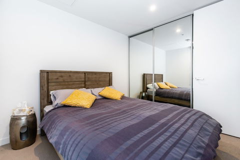 Sky 1 BDR South Yarra Apartment - Mackay Tourism 6