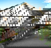 Elizabethan Lodge - Mackay Tourism