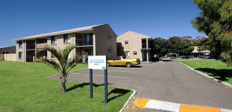 Abrolhos Reef Lodge - Mackay Tourism 2