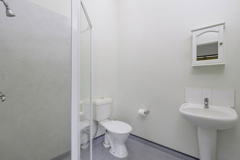 Tin Can Bay's Sleepy Lagoon Motel - Mackay Tourism 5