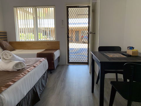 Baths Motel - Mackay Tourism 6