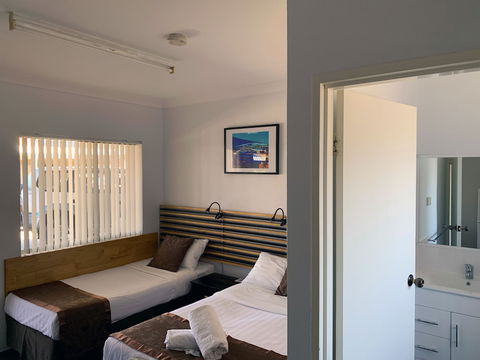 Baths Motel - Mackay Tourism 4