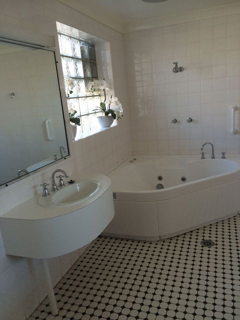 Tumut Valley Motel - Mackay Tourism 3