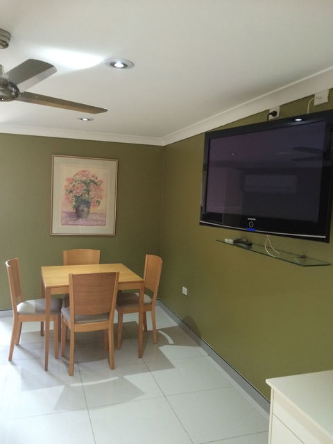 Tumut Valley Motel - Mackay Tourism 6