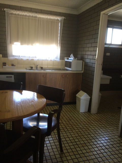Tumut Valley Motel - Mackay Tourism 5