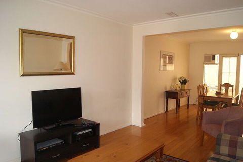 Moonee Valley Views Apartments - Mackay Tourism 1