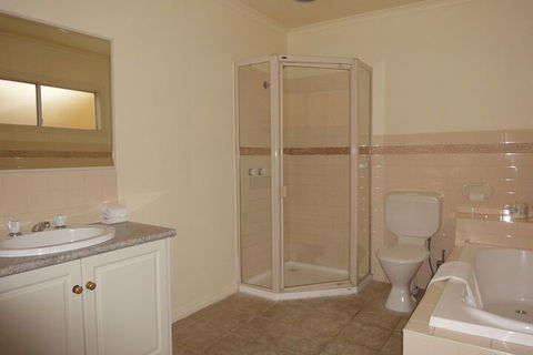 Moonee Valley Views Apartments - Mackay Tourism 7