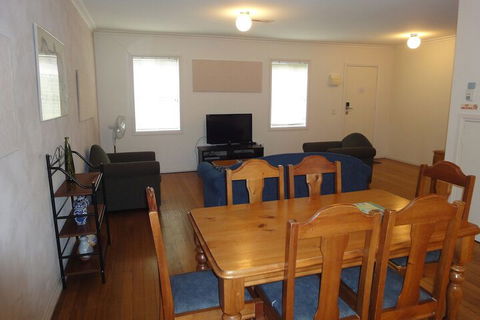 Moonee Valley Views Apartments - Mackay Tourism 6